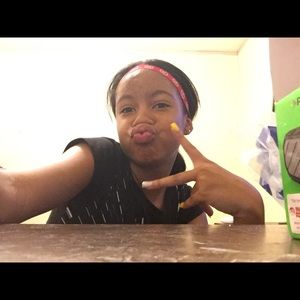 Meet your Posher, Dezmanae